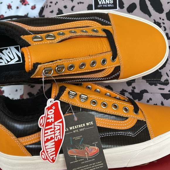 Vans Men’s Old Skool Mte (Mte) Apricot/Black
VN0A348F2NF
Sneakers - Picture 15 of 16